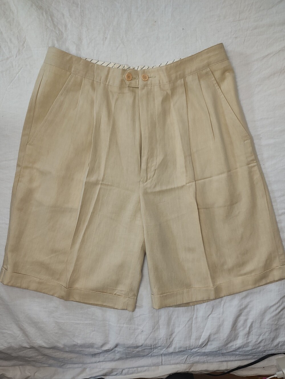 Compagnie Internationale Men Classic Pleated Cotton Linen Blend Shorts Beige